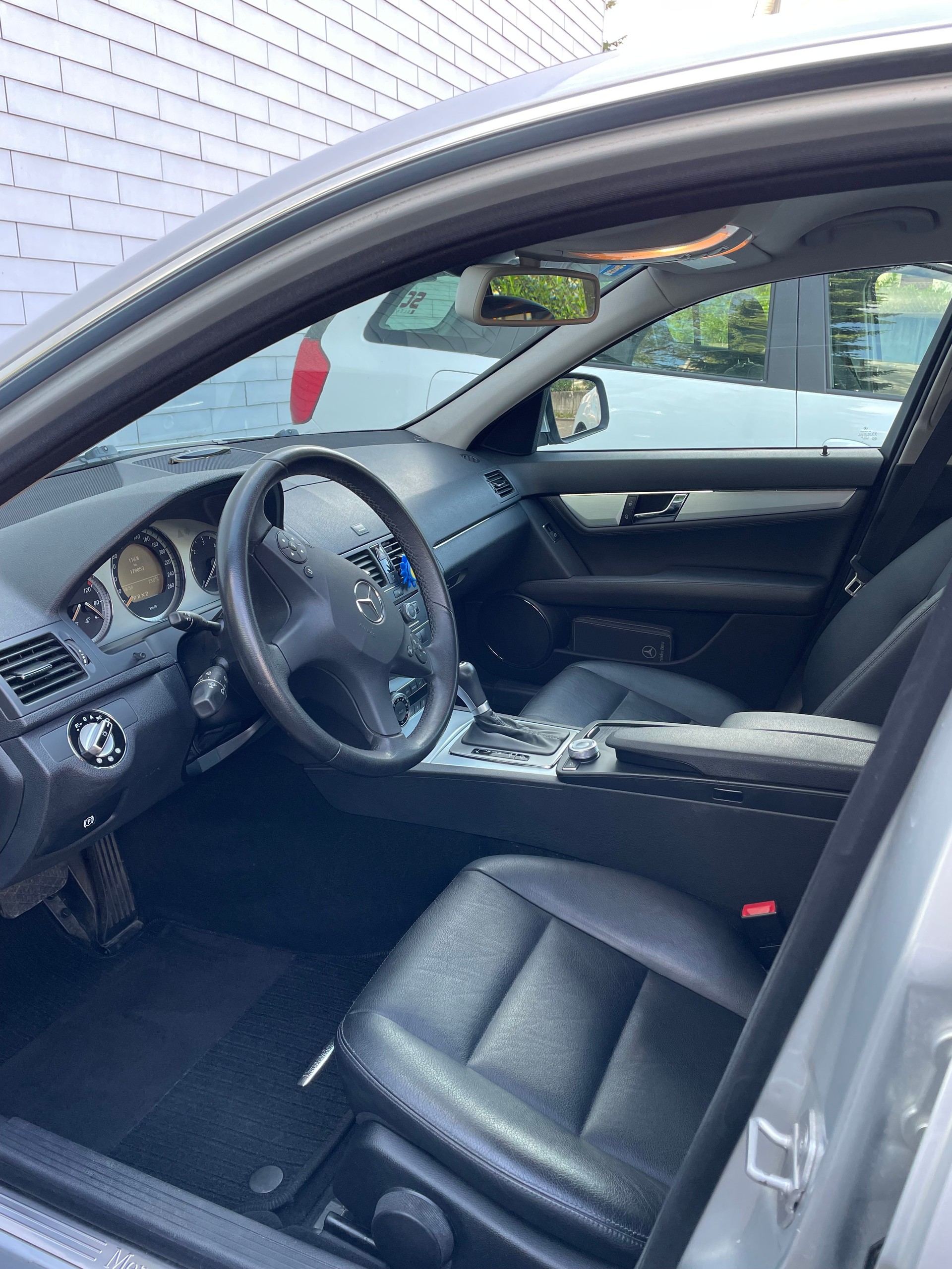 MERCEDES-BENZ C 220 CDI-image-4