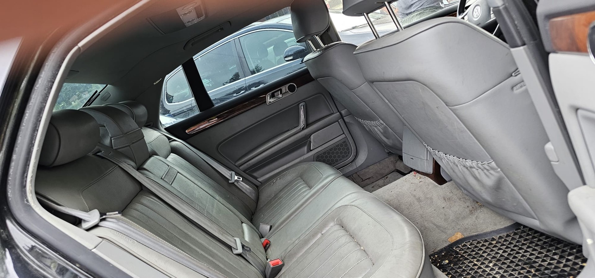 VW Phaeton 3.0 TDi V6 4Motion Tiptronic-image-9