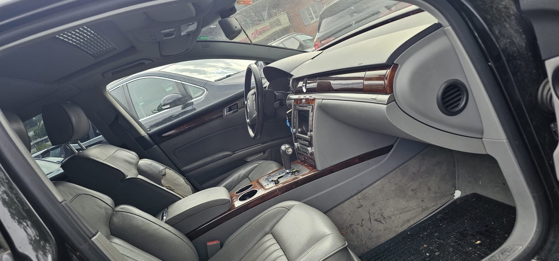 VW Phaeton 3.0 TDi V6 4Motion Tiptronic-image-8