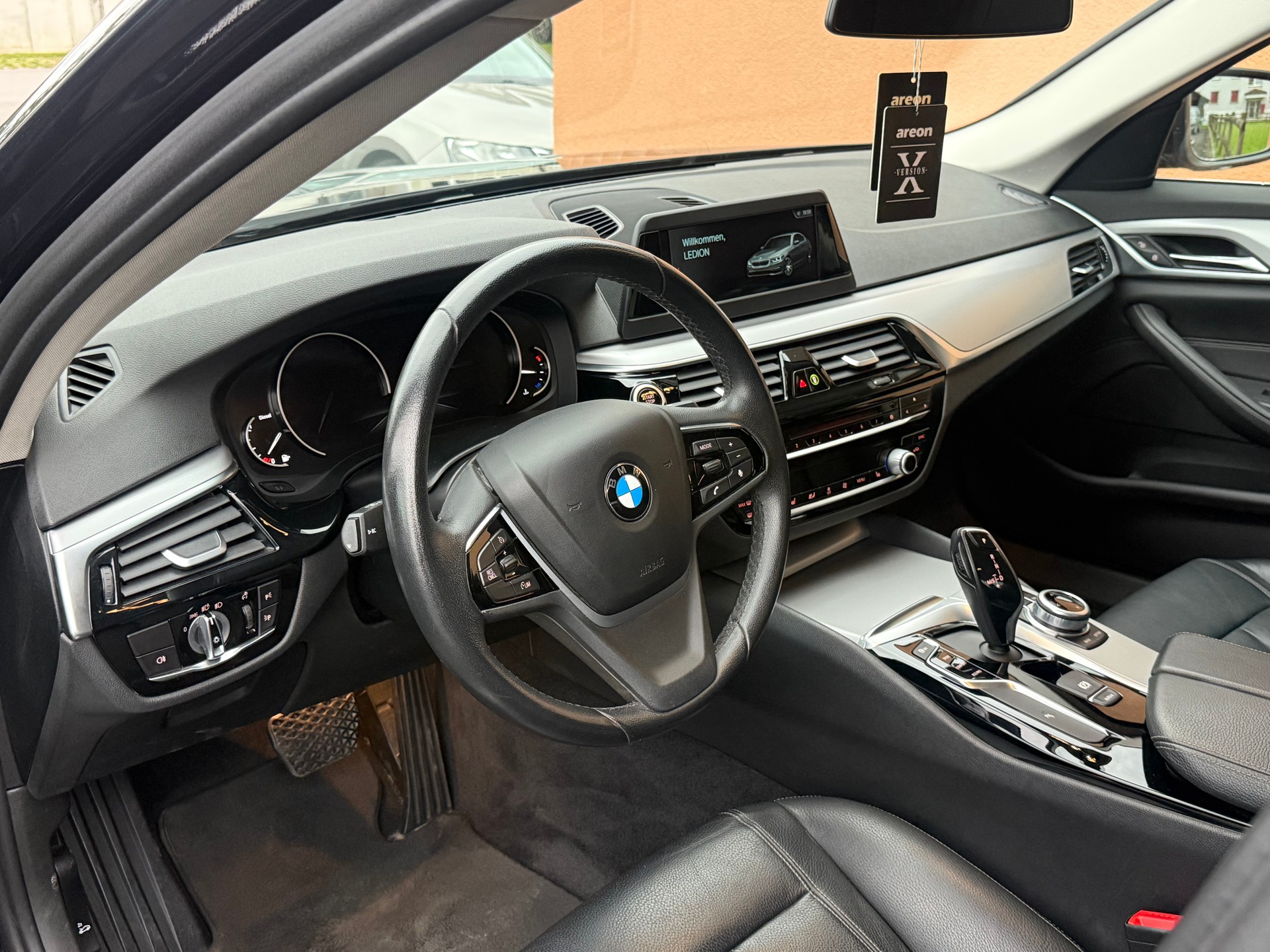 BMW 520d xDrive Luxury Line Steptronic-image-14