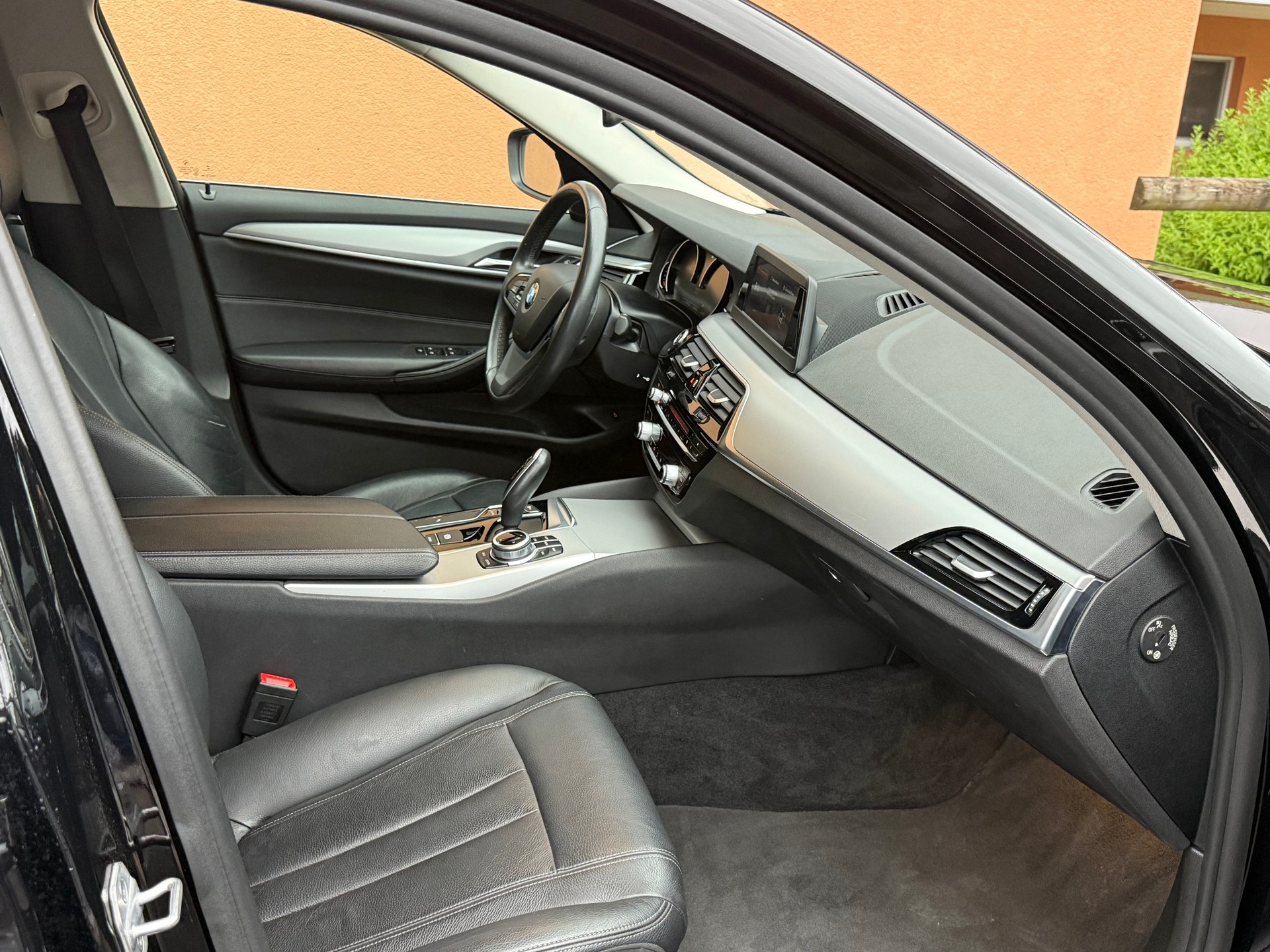 BMW 520d xDrive Luxury Line Steptronic-image-12