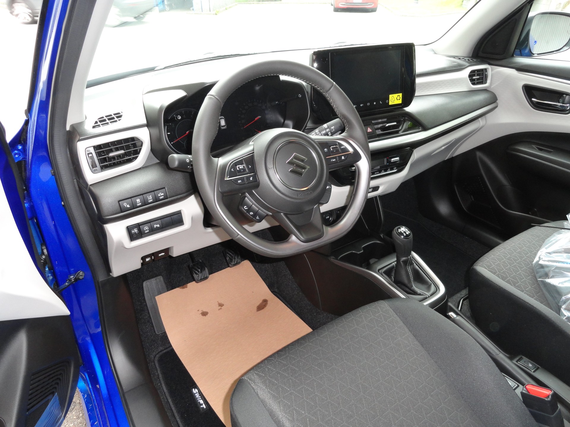 SUZUKI Swift 1.2 Compact Top Hybrid 4x4-image-4
