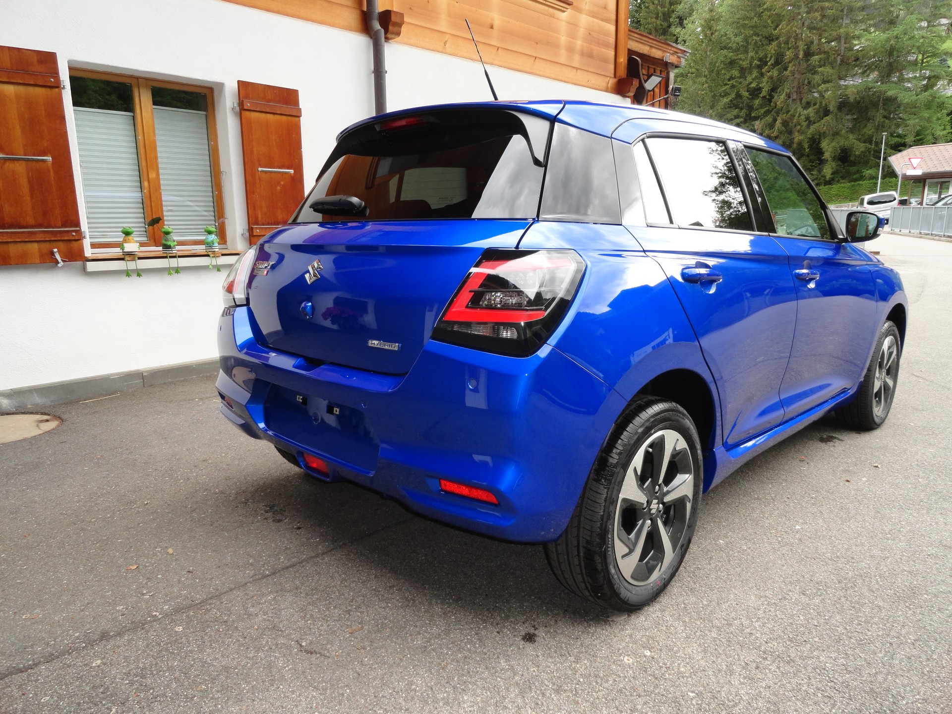 SUZUKI Swift 1.2 Compact Top Hybrid 4x4-image-2
