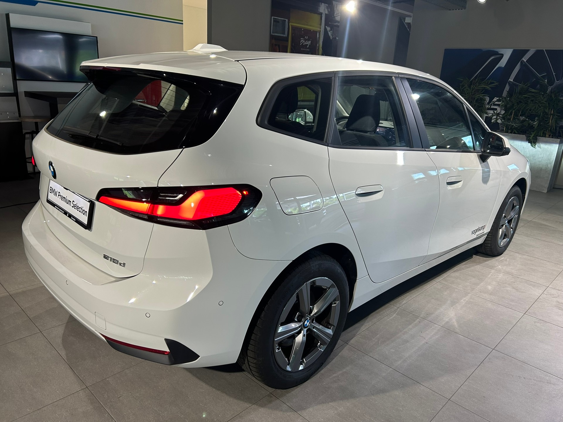 BMW 218d Active Tourer DKG-image-9