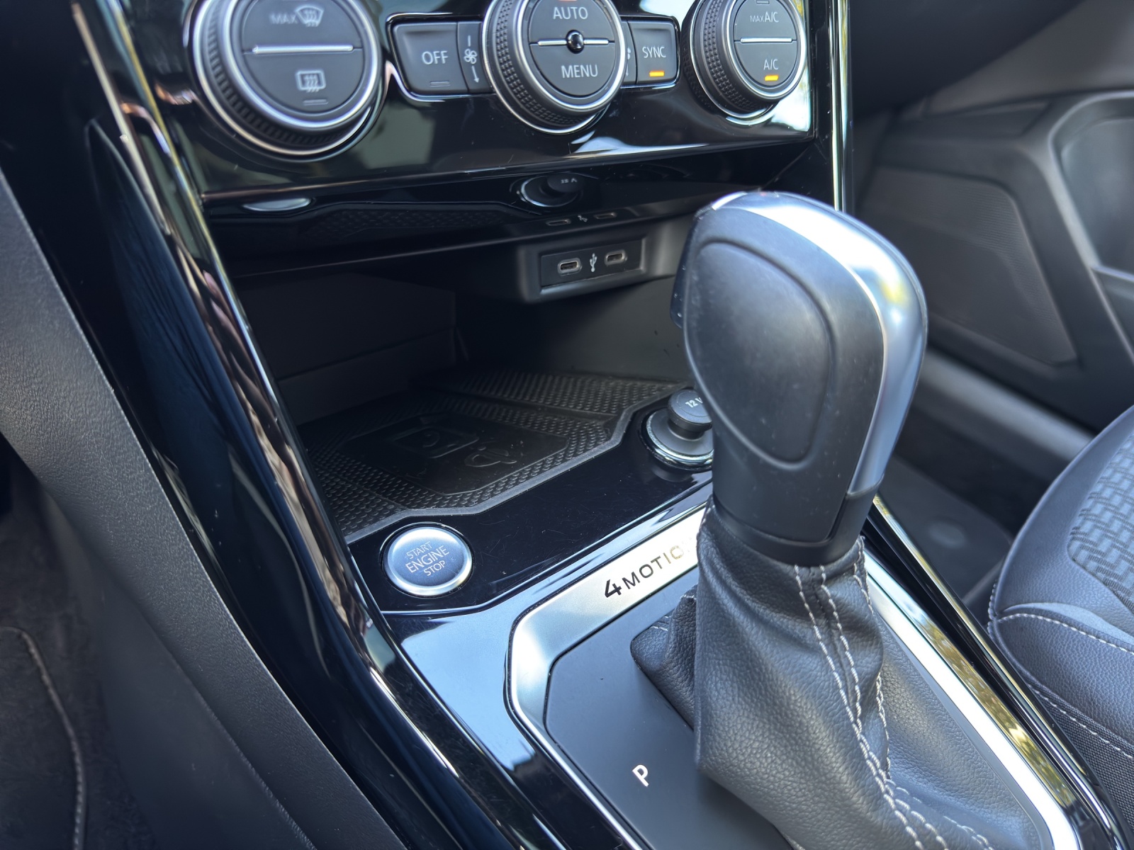 VW T-Roc 2.0 TSI R DSG 4Motion-image-16