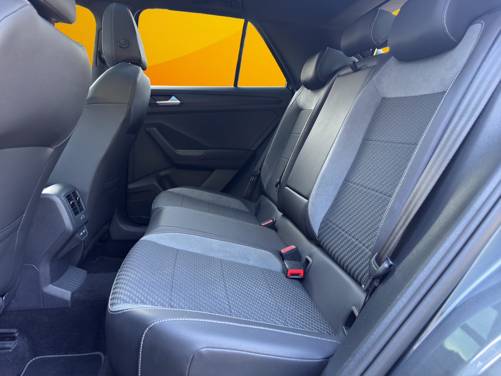 VW T-Roc 2.0 TSI R DSG 4Motion-image-13