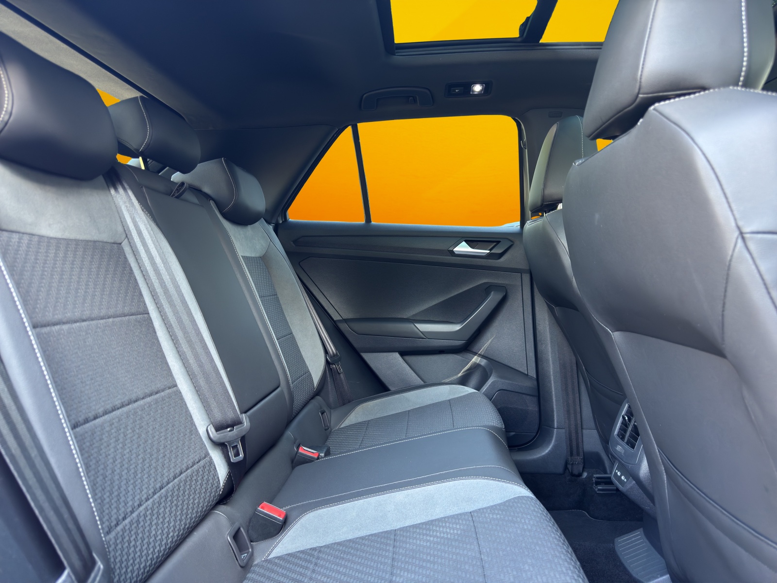 VW T-Roc 2.0 TSI R DSG 4Motion-image-14