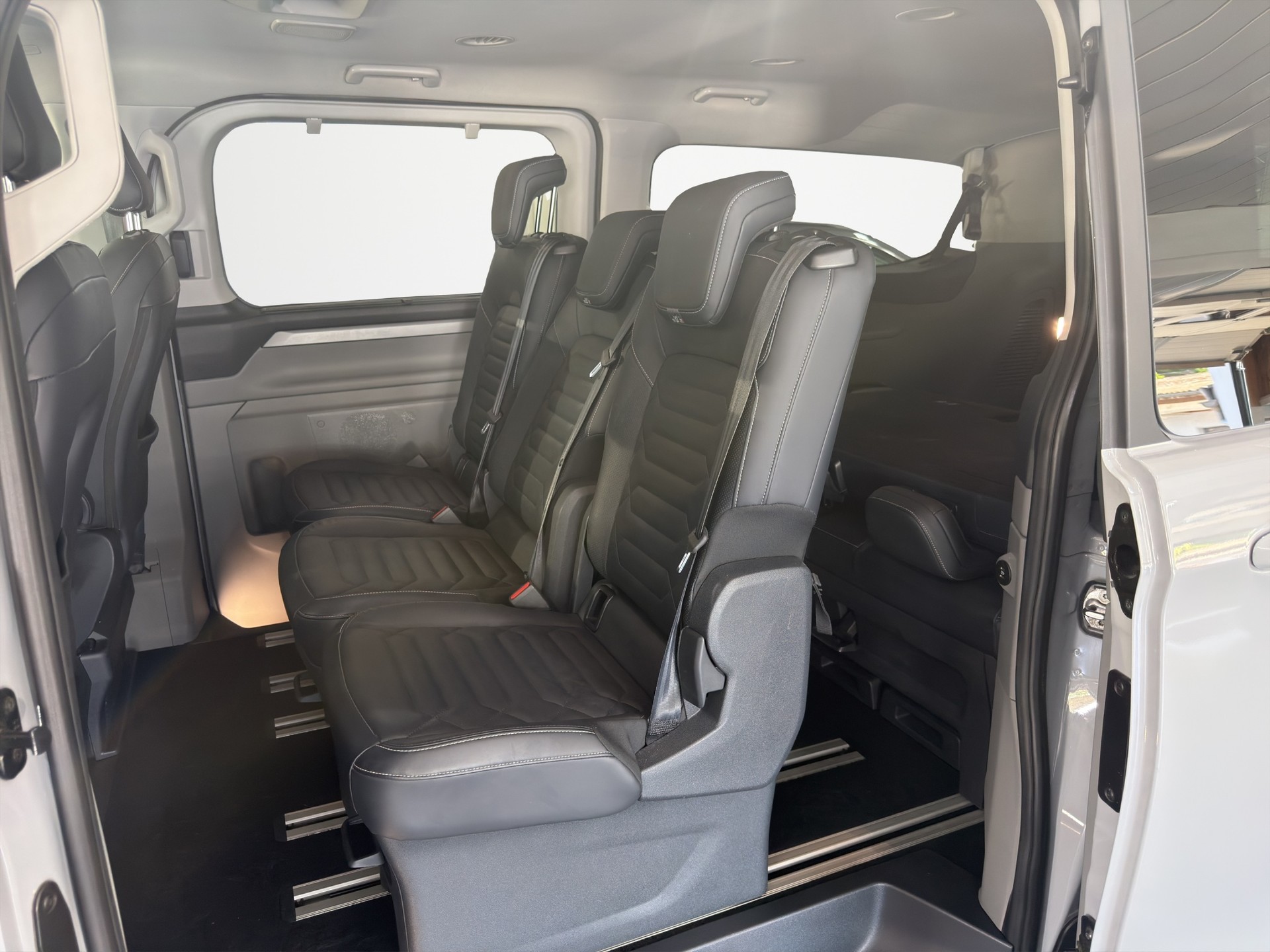FORD Tourneo Bus 320 L2H1 Titanium Automat-image-13