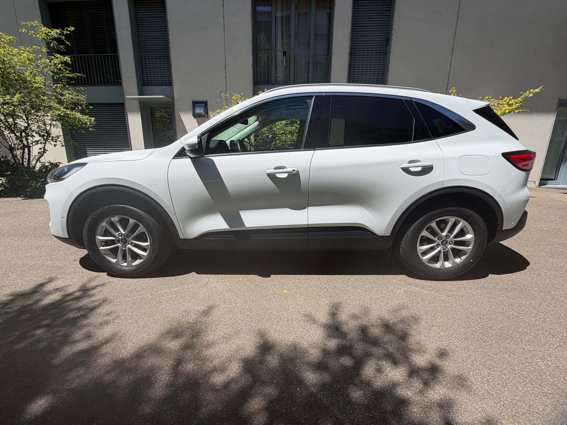 FORD 2.5 Hybrid Titanium 4x4-image-0