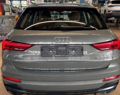 AUDI Q3 45 TFSI e S line S-tronic-image-1