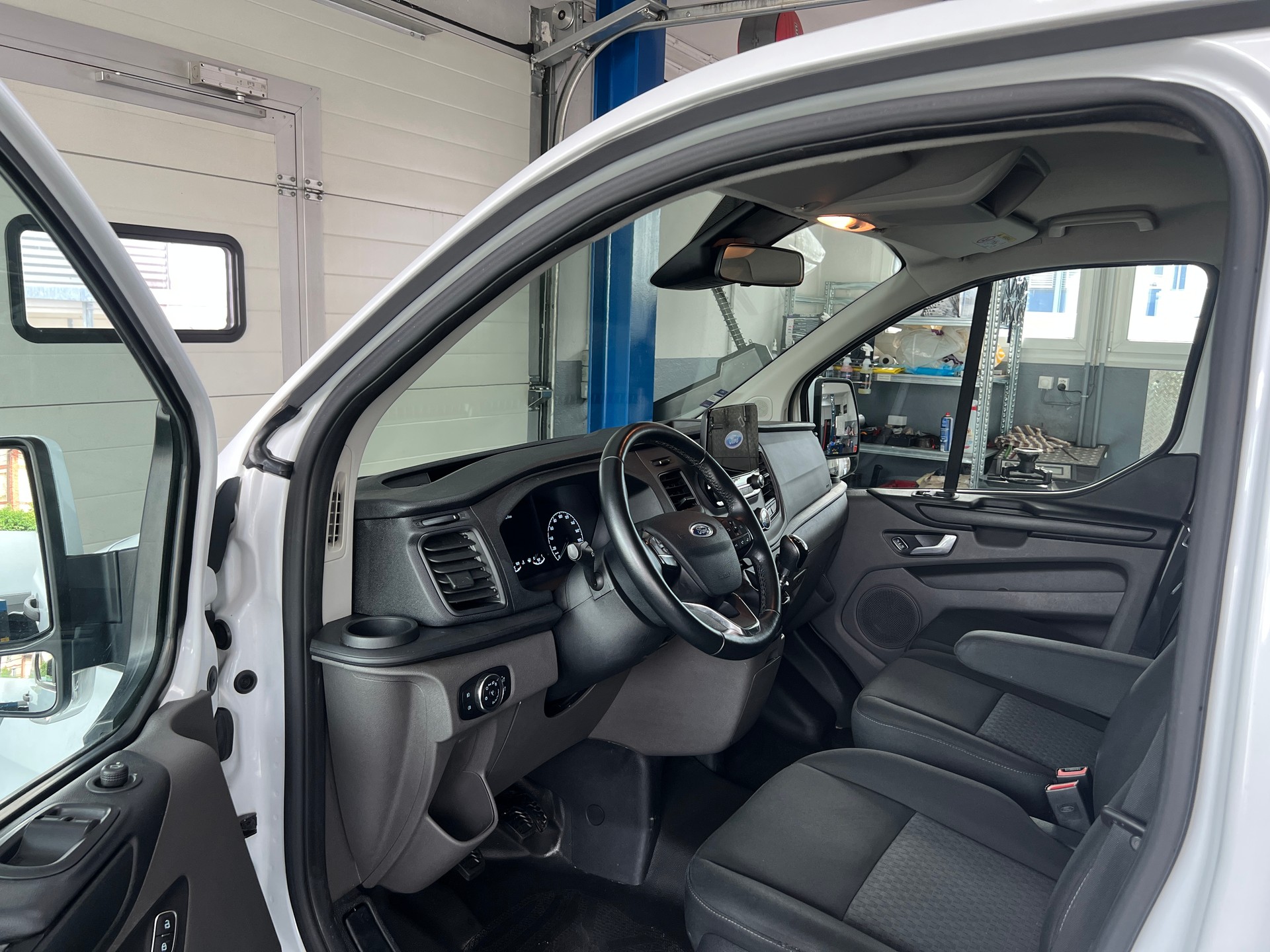 FORD Transit Custom Van 320 L1H1 Trend-image-4