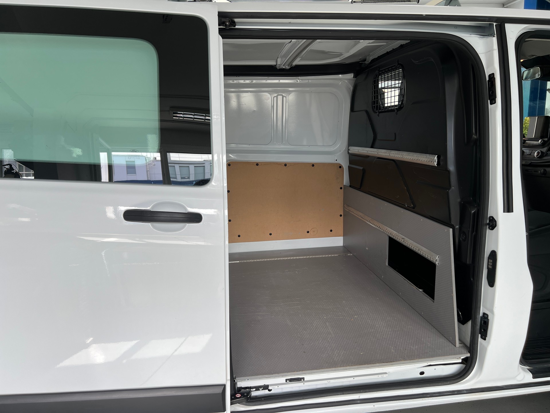 FORD Transit Custom Van 320 L1H1 Trend-image-12