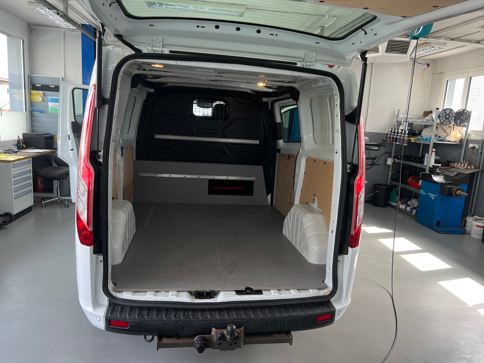 FORD Transit Custom Van 320 L1H1 Trend-image-11