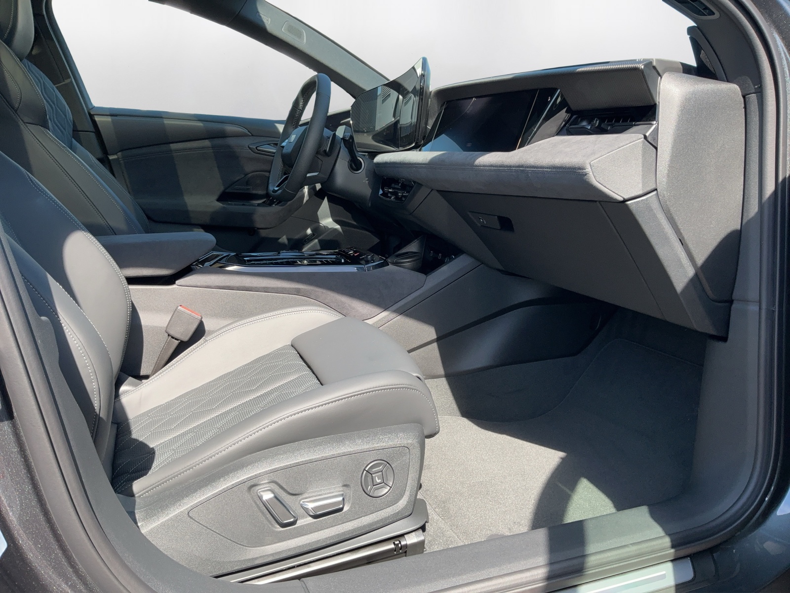 AUDI A6 Avant e-tron quattro-image-13