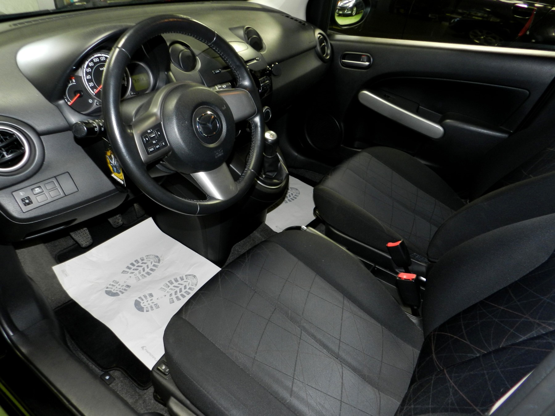 MAZDA 2 1.3i 16V Exclusive-image-8