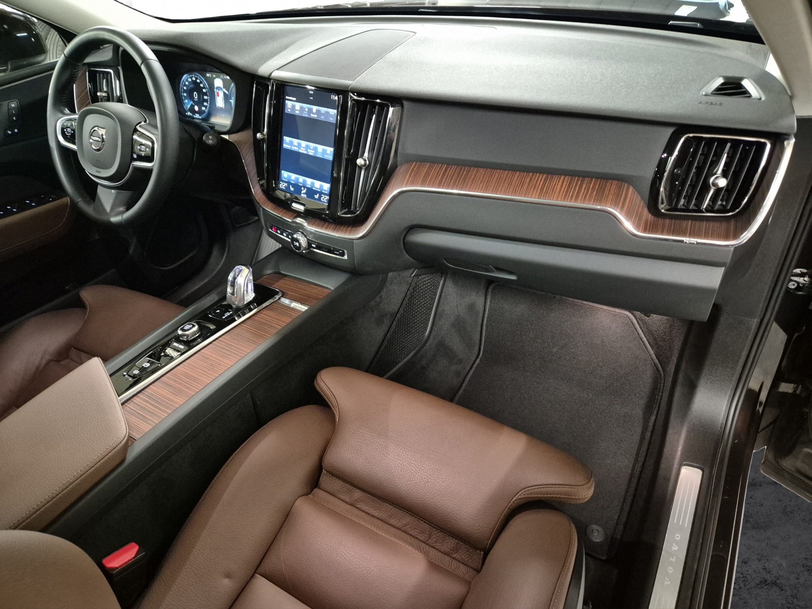VOLVO XC60 2.0 T8 TE Inscription AWD-image-17
