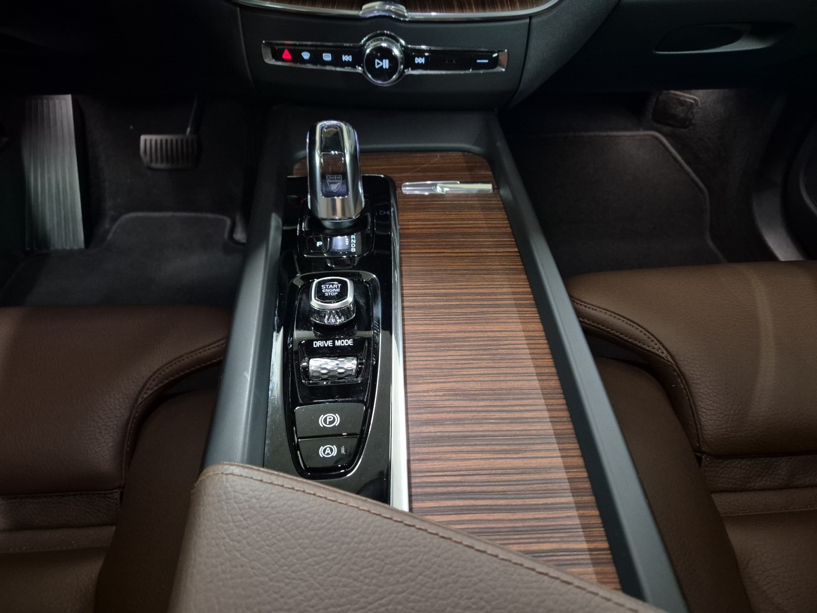 VOLVO XC60 2.0 T8 TE Inscription AWD-image-14
