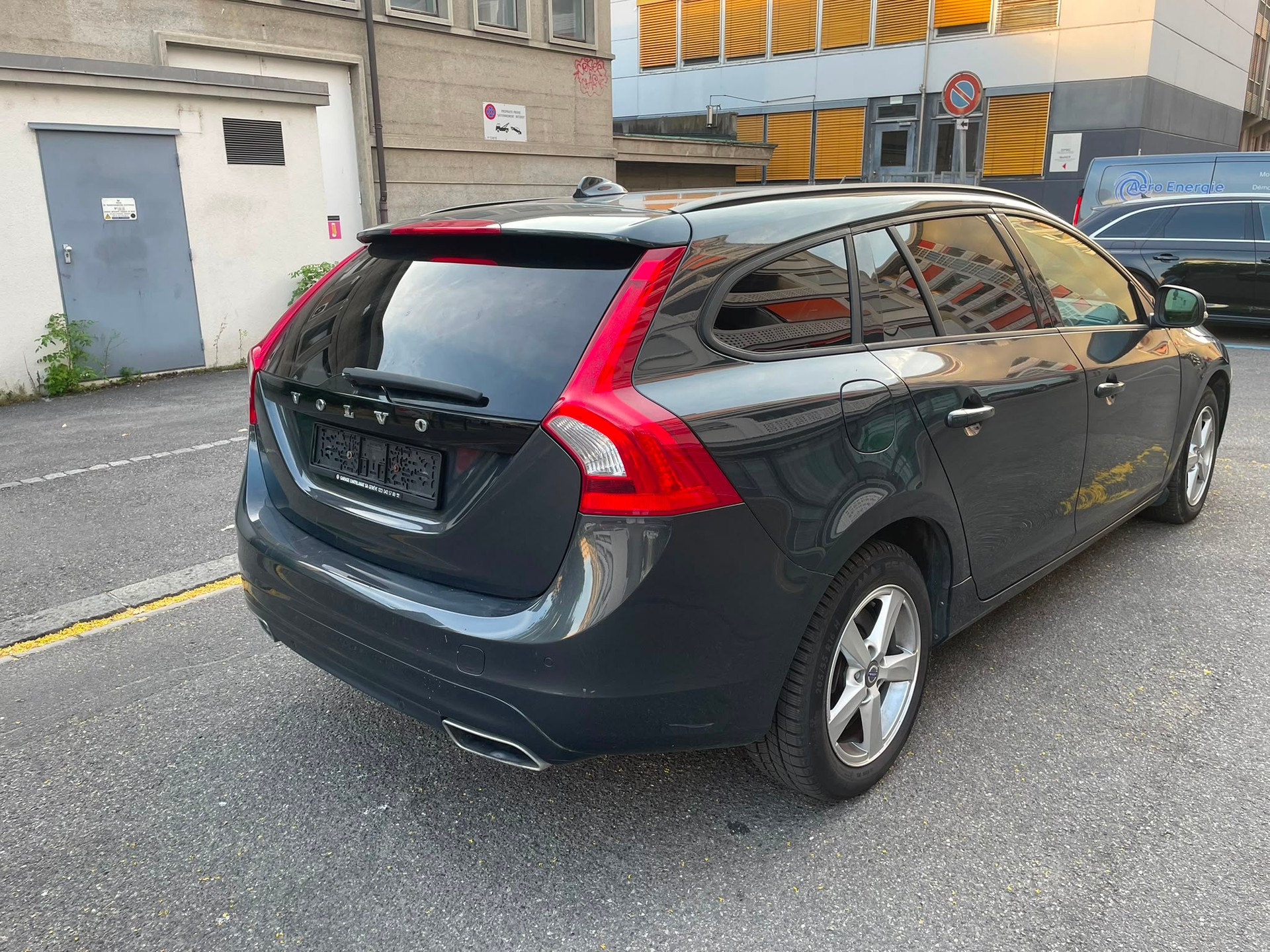 VOLVO V60 D4 AWD Momentum Geartronic-image-3