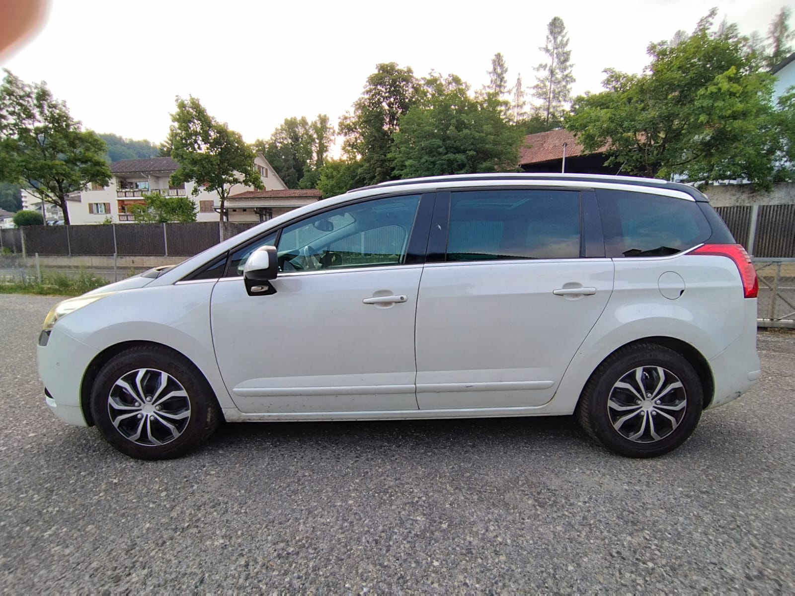 PEUGEOT 5008 2.0 HDI Business Automatic-image-3