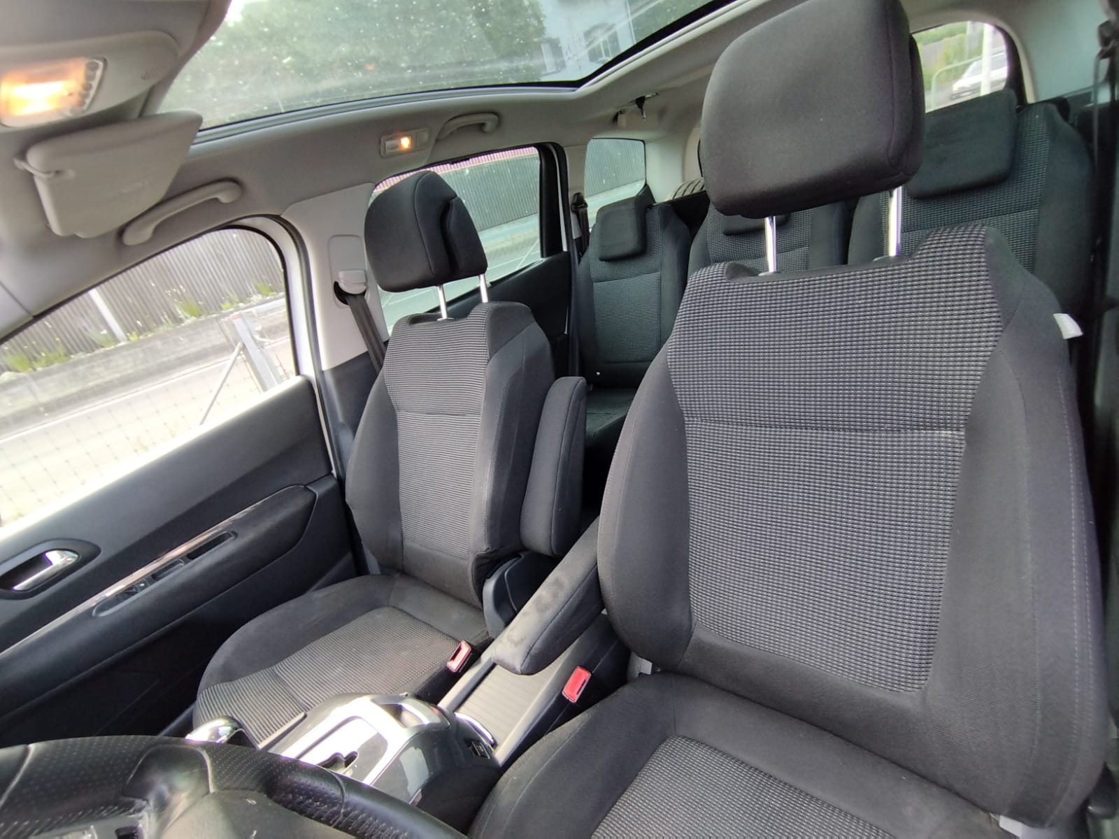 PEUGEOT 5008 2.0 HDI Business Automatic-image-8