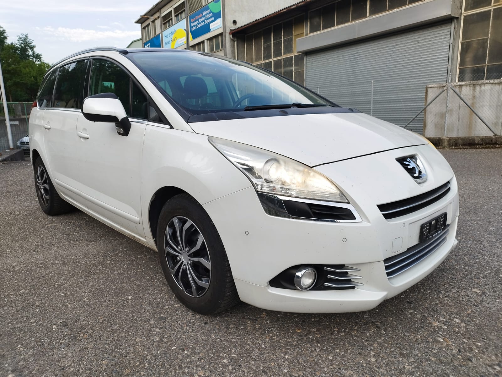 PEUGEOT 5008 2.0 HDI Business Automatic-image-7