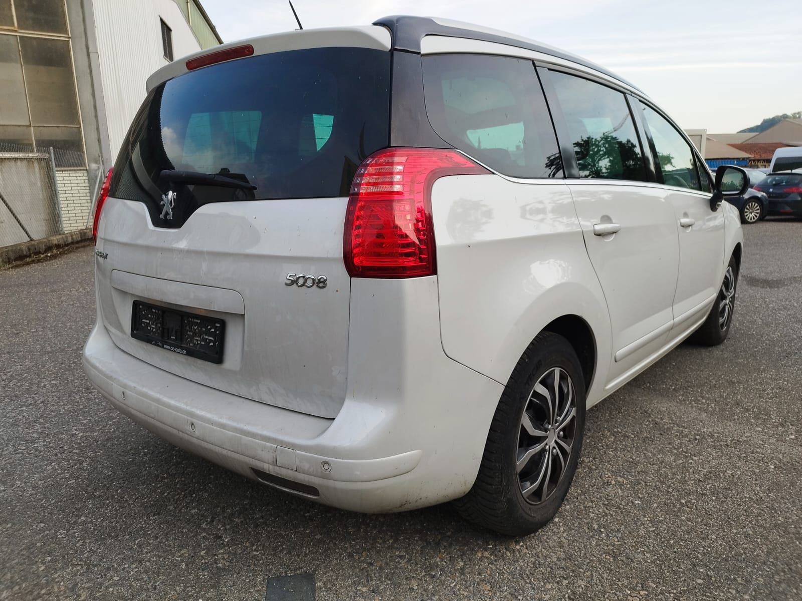 PEUGEOT 5008 2.0 HDI Business Automatic-image-6