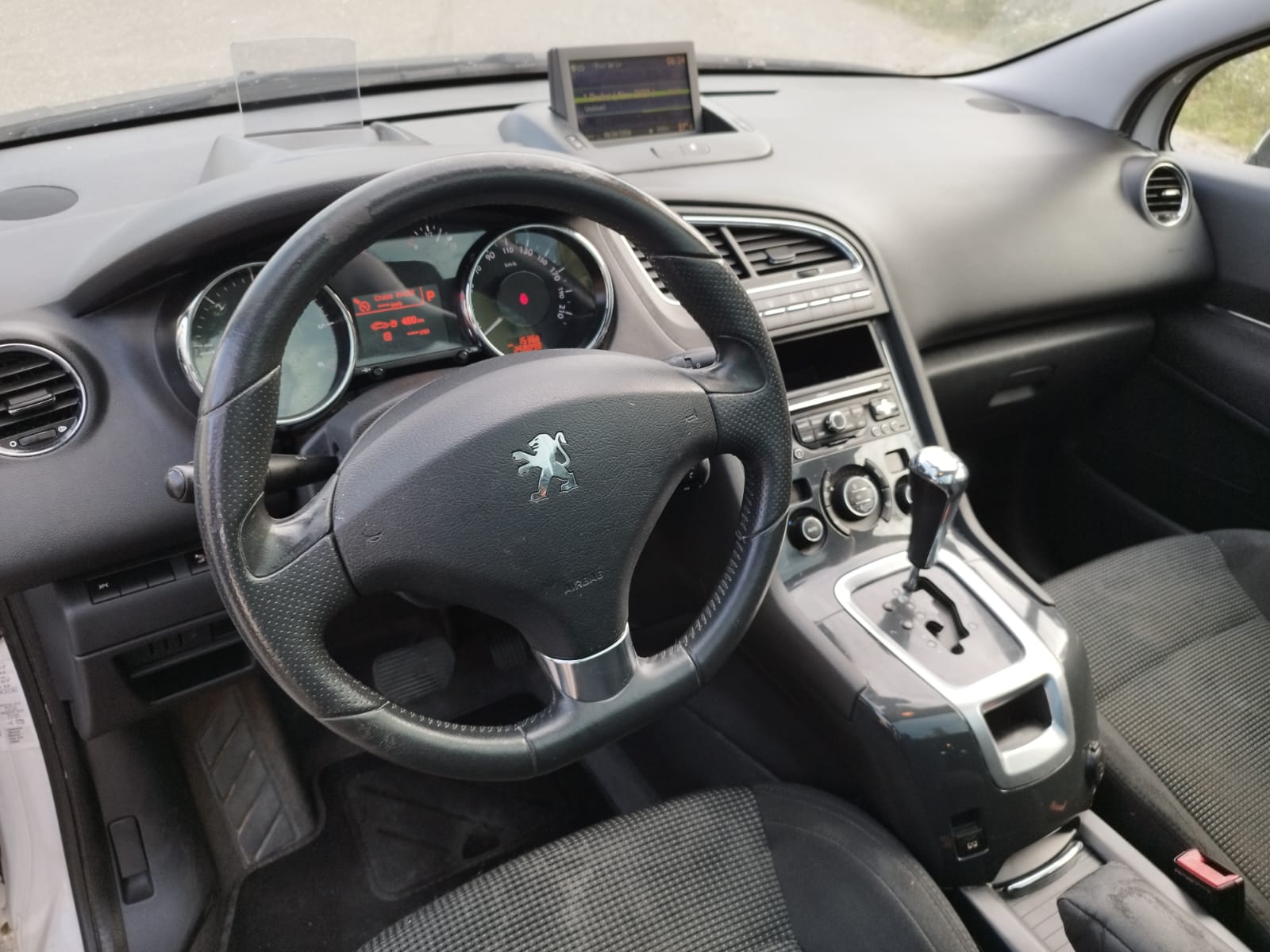 PEUGEOT 5008 2.0 HDI Business Automatic-image-9