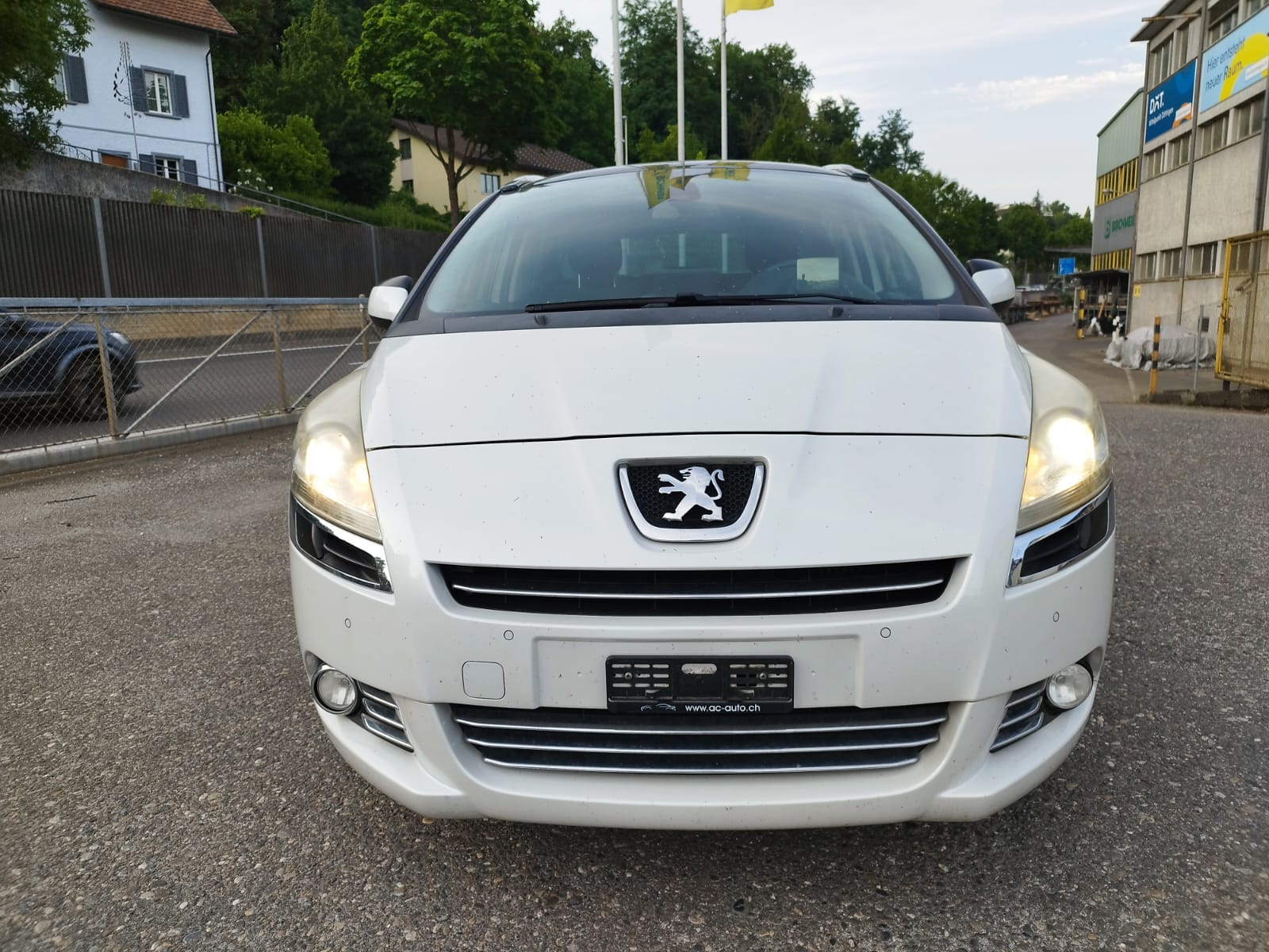 PEUGEOT 5008 2.0 HDI Business Automatic-image-2