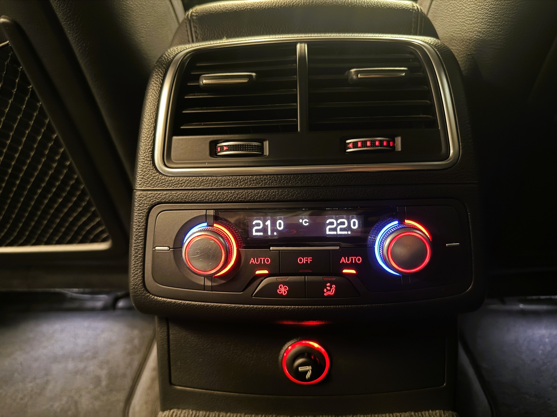 AUDI A6 Avant 3.0 BiTDI V6 quattro tiptronic-image-17