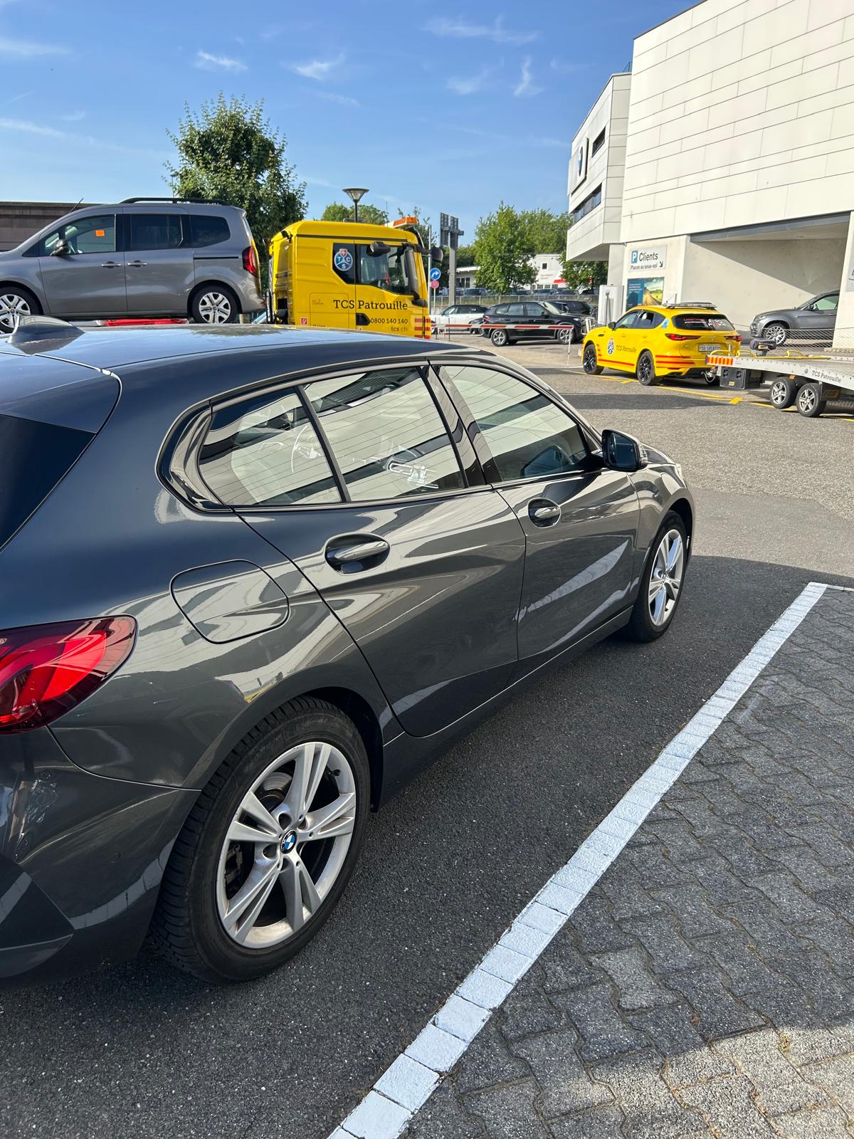 BMW 118i-image-0