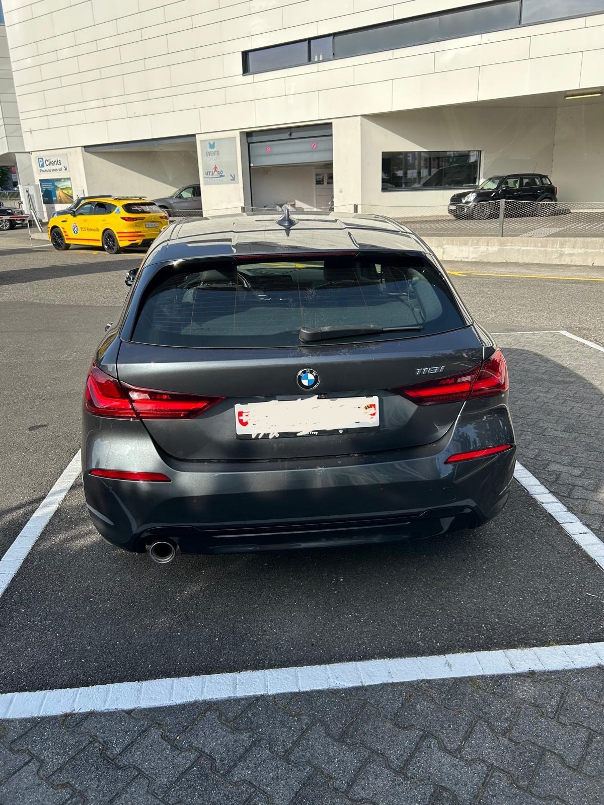 BMW 118i-image-4