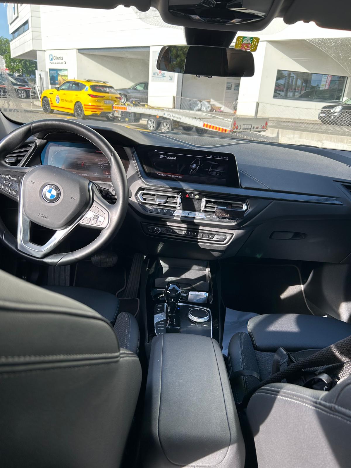 BMW 118i-image-1