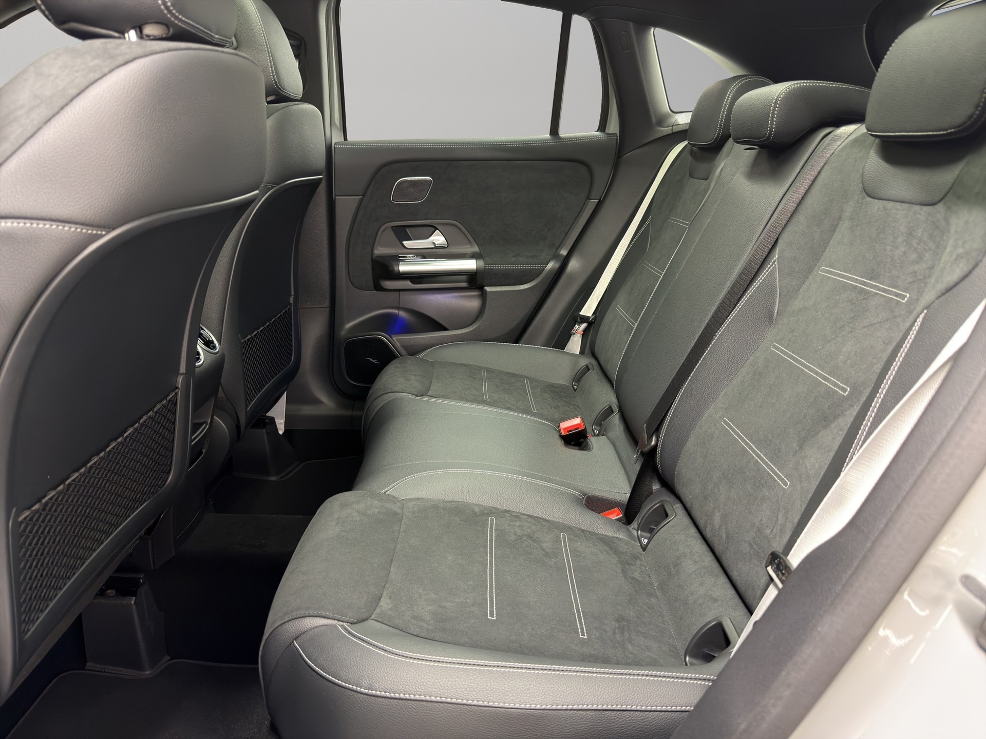 MERCEDES-BENZ GLA 200 Night Star AMG Line-image-13