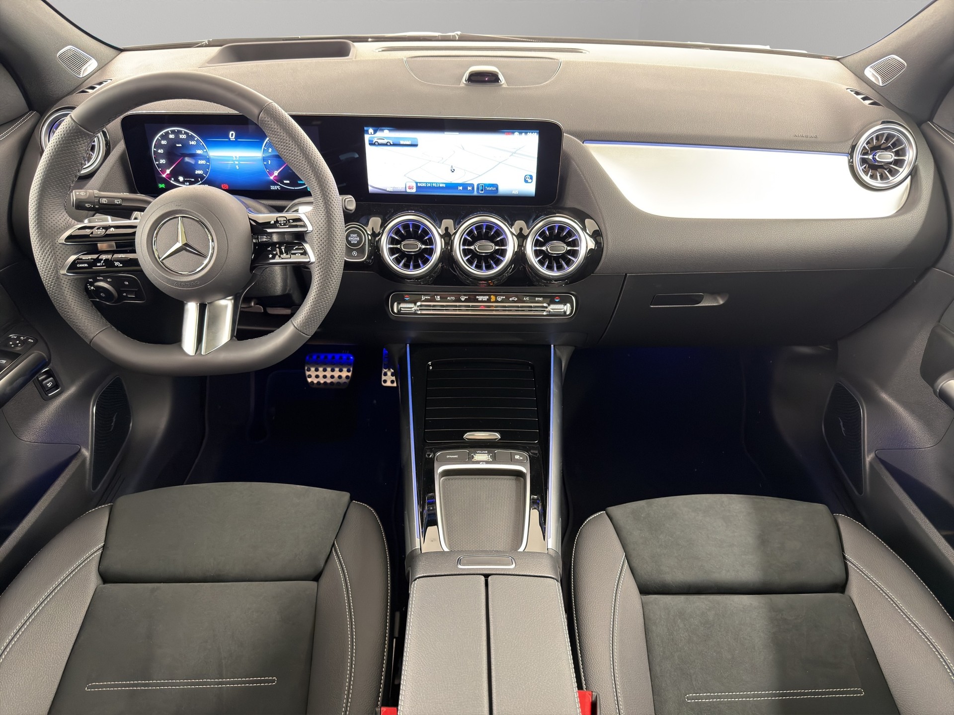 MERCEDES-BENZ GLA 200 Night Star AMG Line-image-8