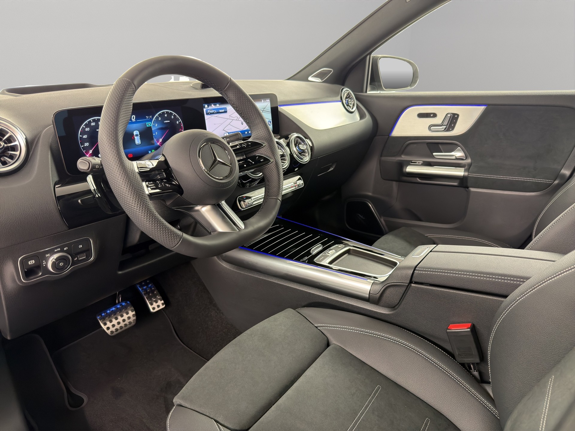 MERCEDES-BENZ GLA 200 Night Star AMG Line-image-6
