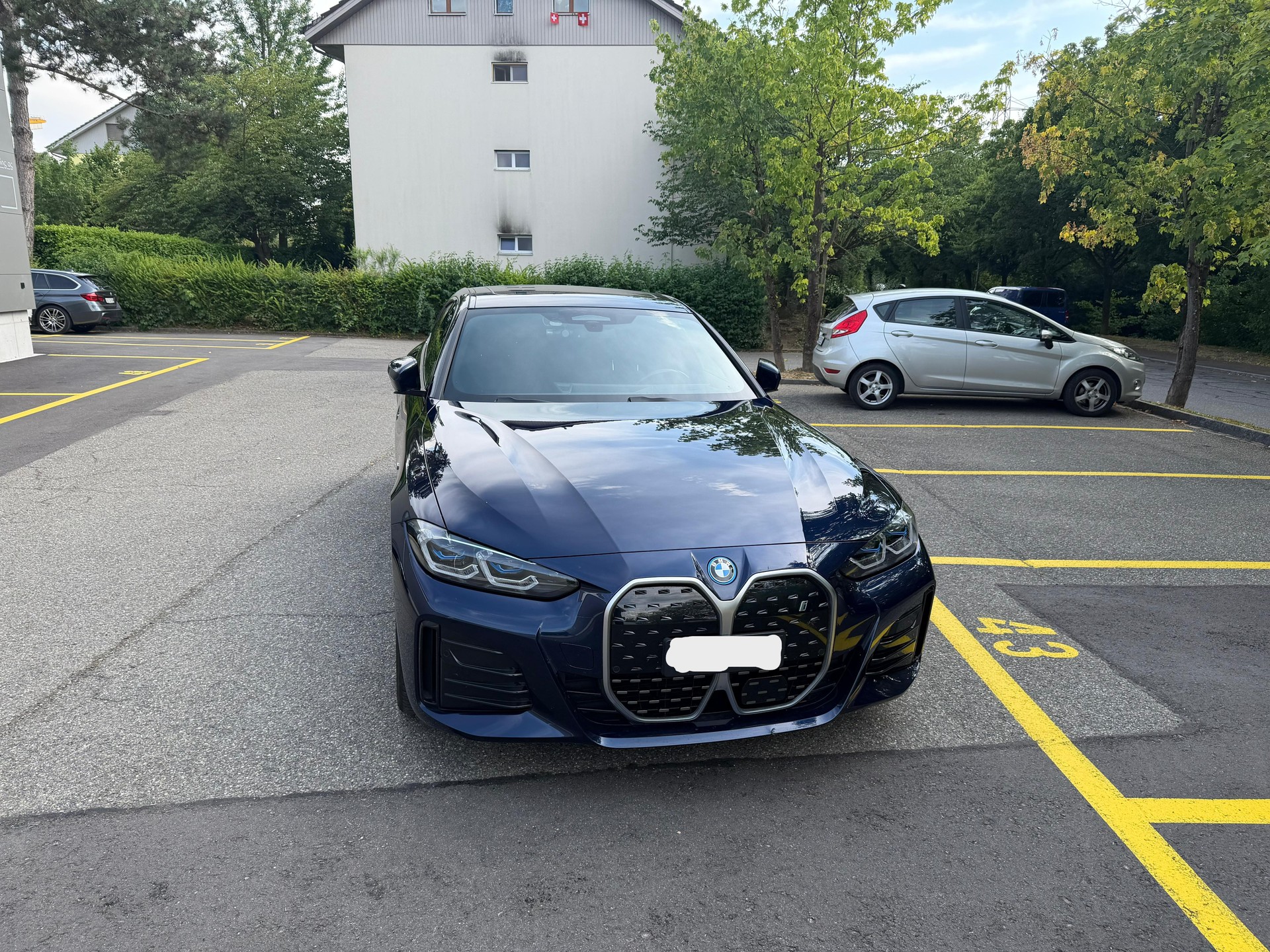 BMW eDrive40-image-2