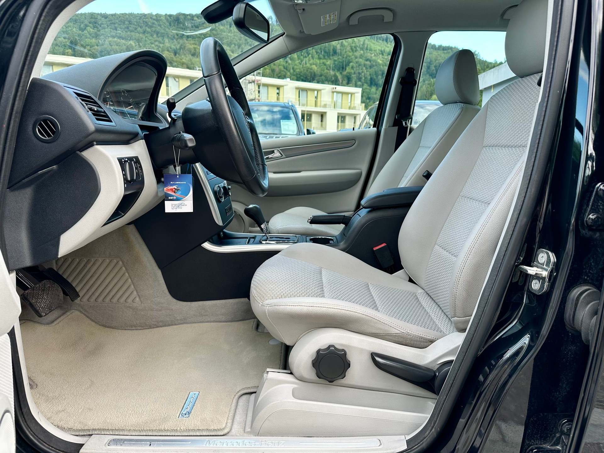 MERCEDES-BENZ A 180 Avantgarde Selection Autotronic-image-9