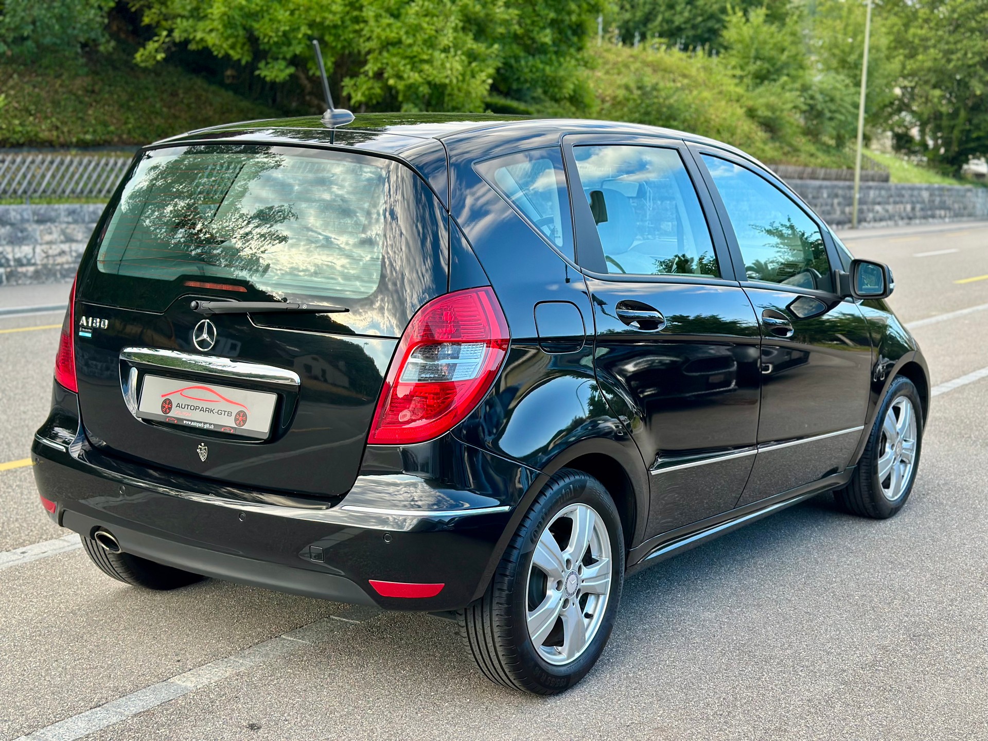 MERCEDES-BENZ A 180 Avantgarde Selection Autotronic-image-6