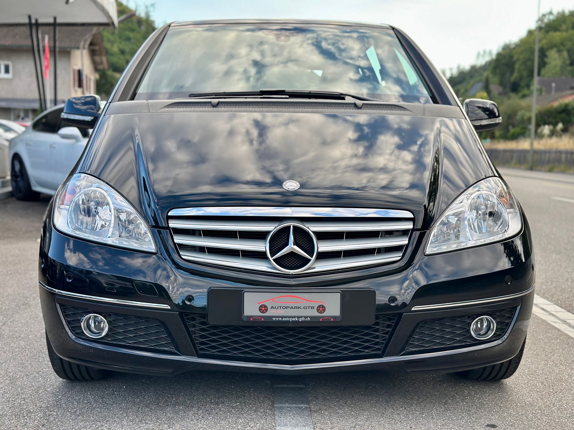 MERCEDES-BENZ A 180 Avantgarde Selection Autotronic-image-2