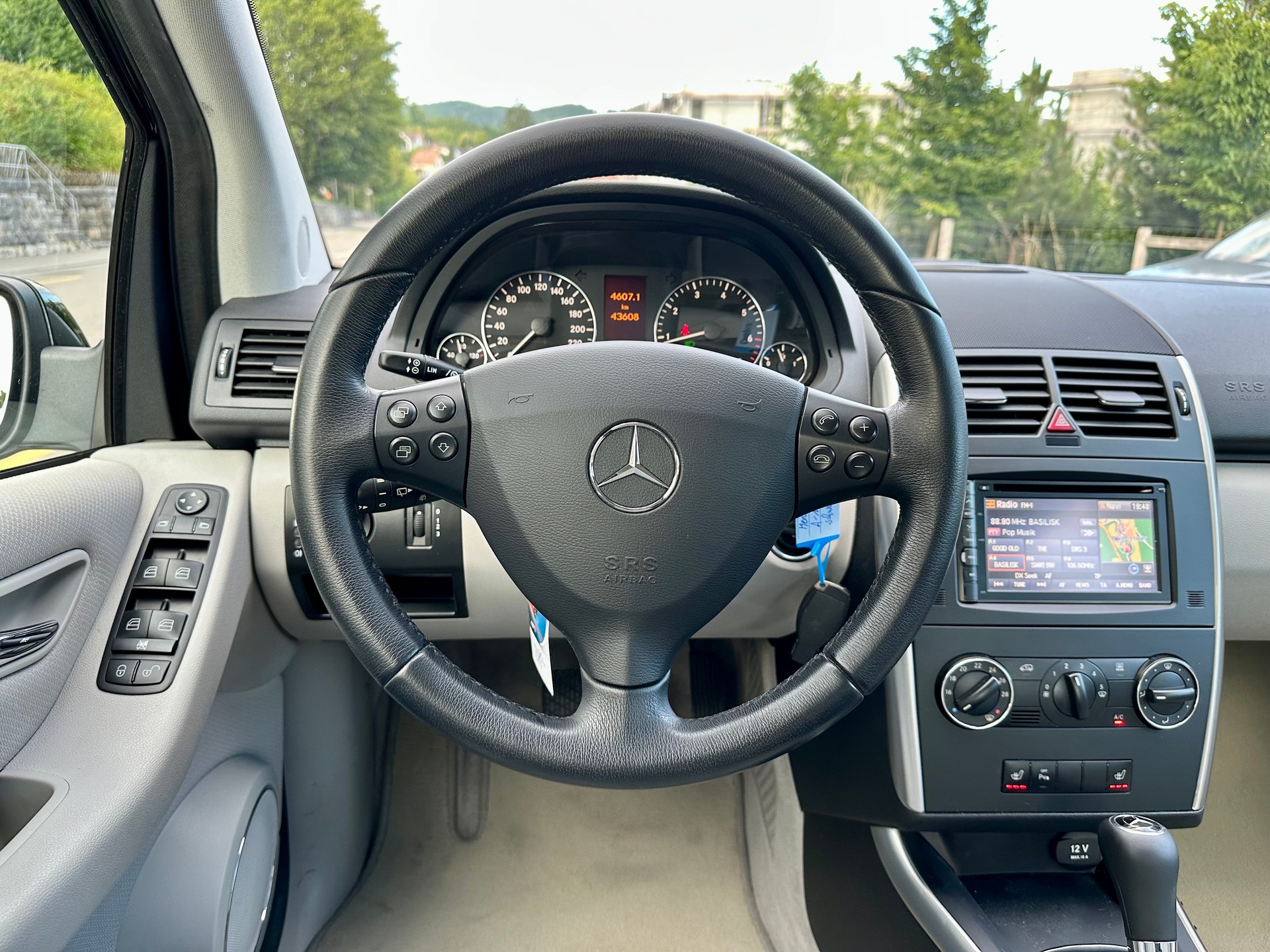 MERCEDES-BENZ A 180 Avantgarde Selection Autotronic-image-12