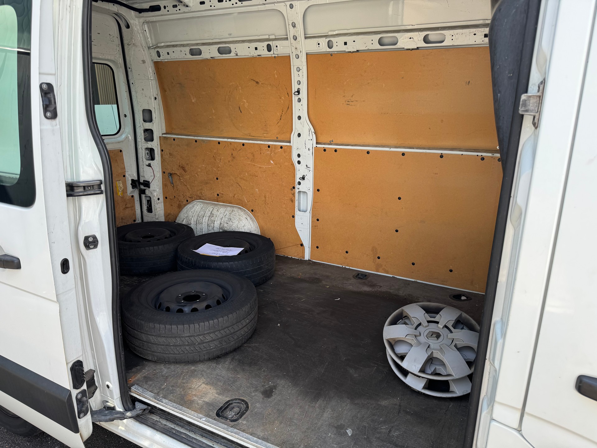 RENAULT Master T35 ENERGY 2.3dCi 145 L2H2-image-10