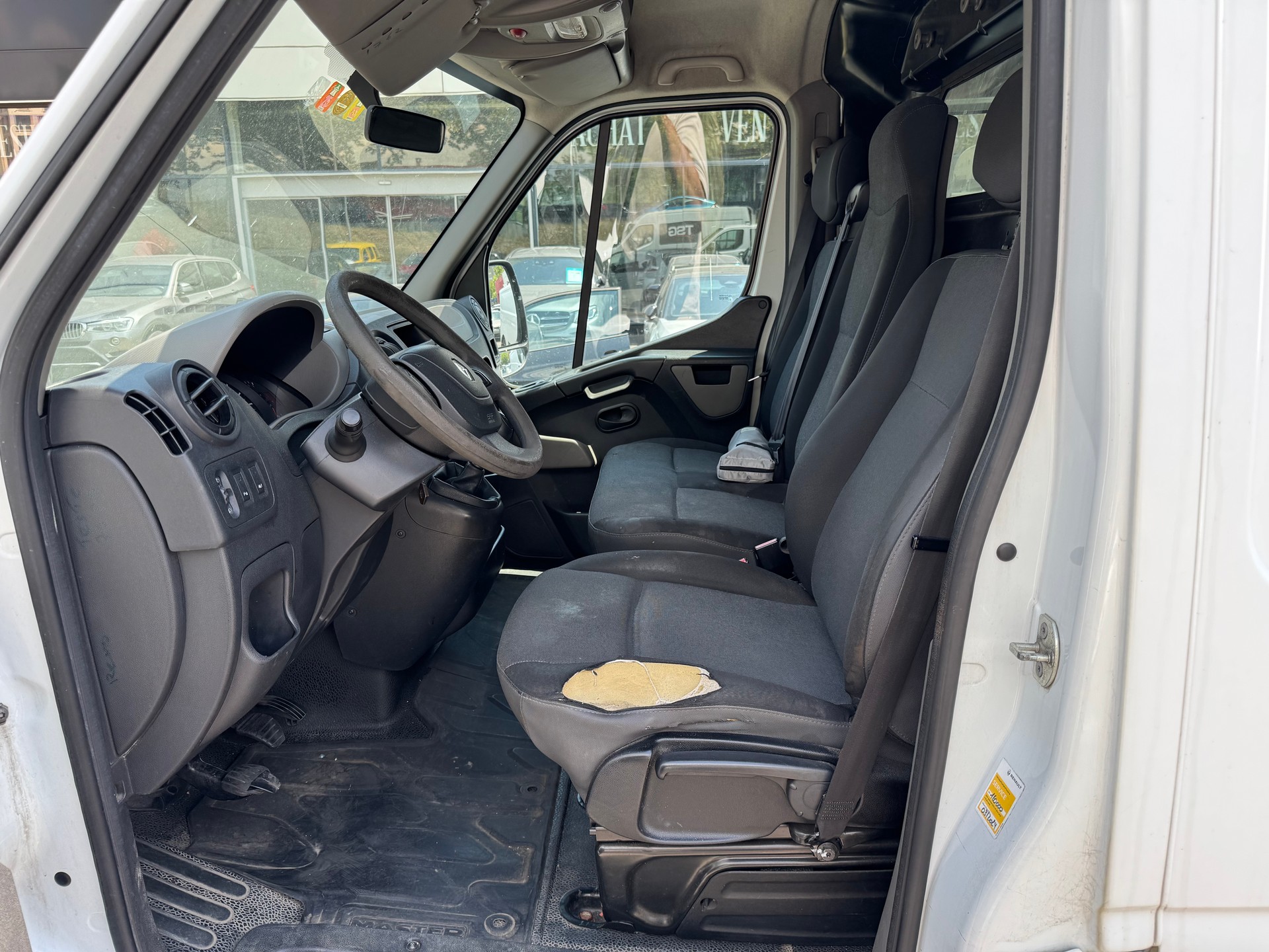 RENAULT Master T35 ENERGY 2.3dCi 145 L2H2-image-15