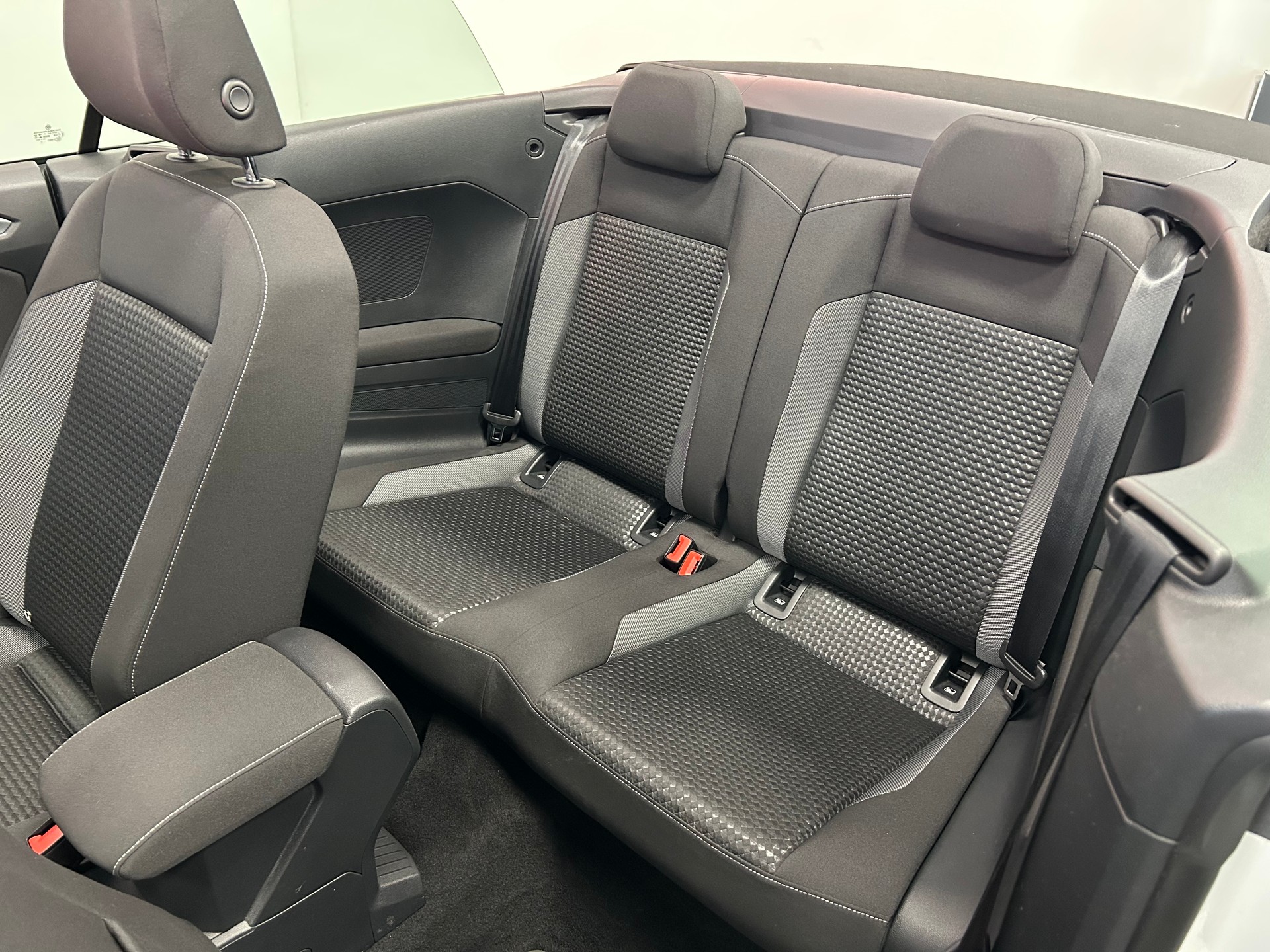 VW T-Roc Cabriolet 1.5 TSI EVO Advance DSG-image-11