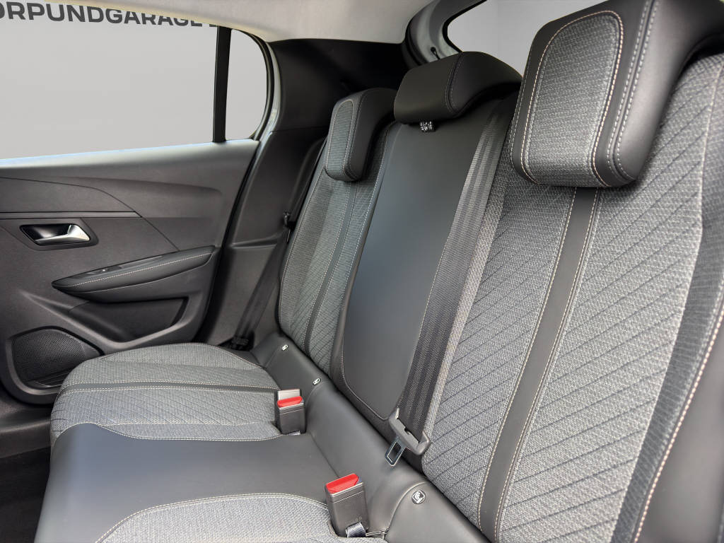 PEUGEOT 208 1.2 Hybrid Allure-image-6