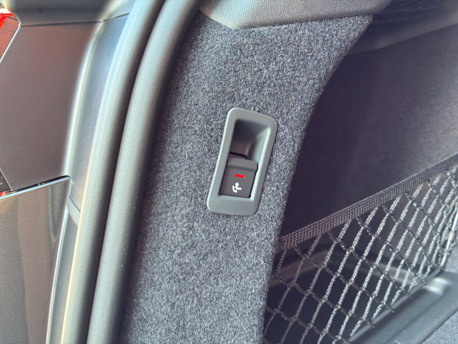 AUDI A6 Avant e-tron quattro-image-18