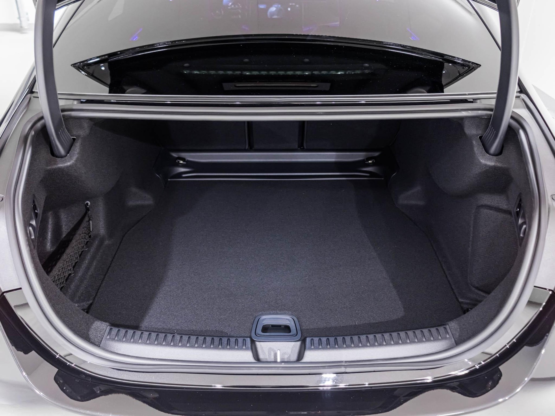 MERCEDES-BENZ E 220 d 4MATIC-image-12