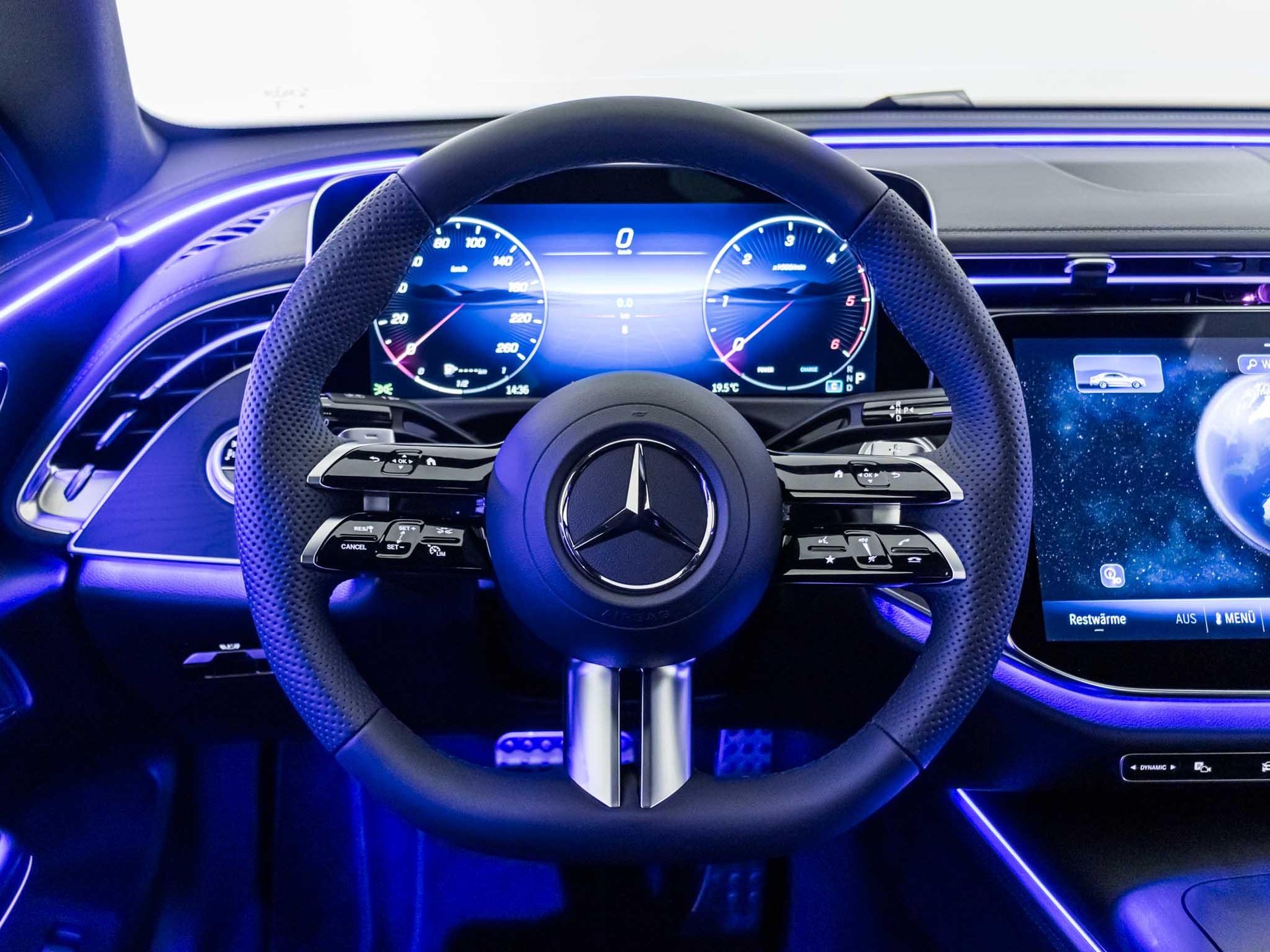 MERCEDES-BENZ E 220 d 4MATIC-image-9
