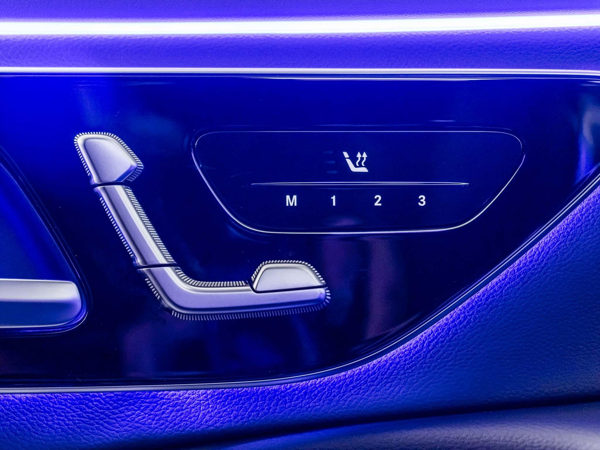 MERCEDES-BENZ E 220 d 4MATIC-image-11