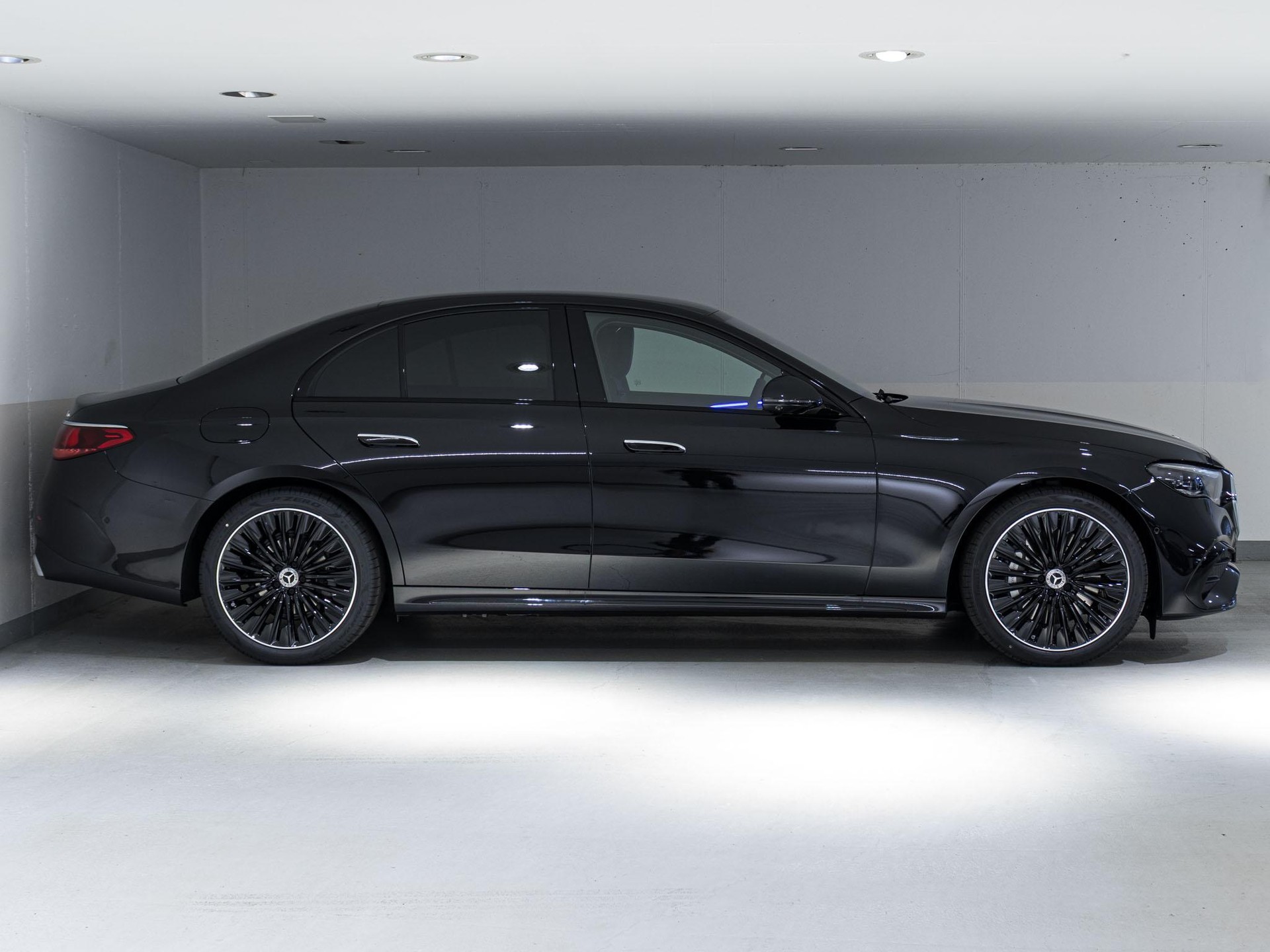 MERCEDES-BENZ E 220 d 4MATIC-image-1