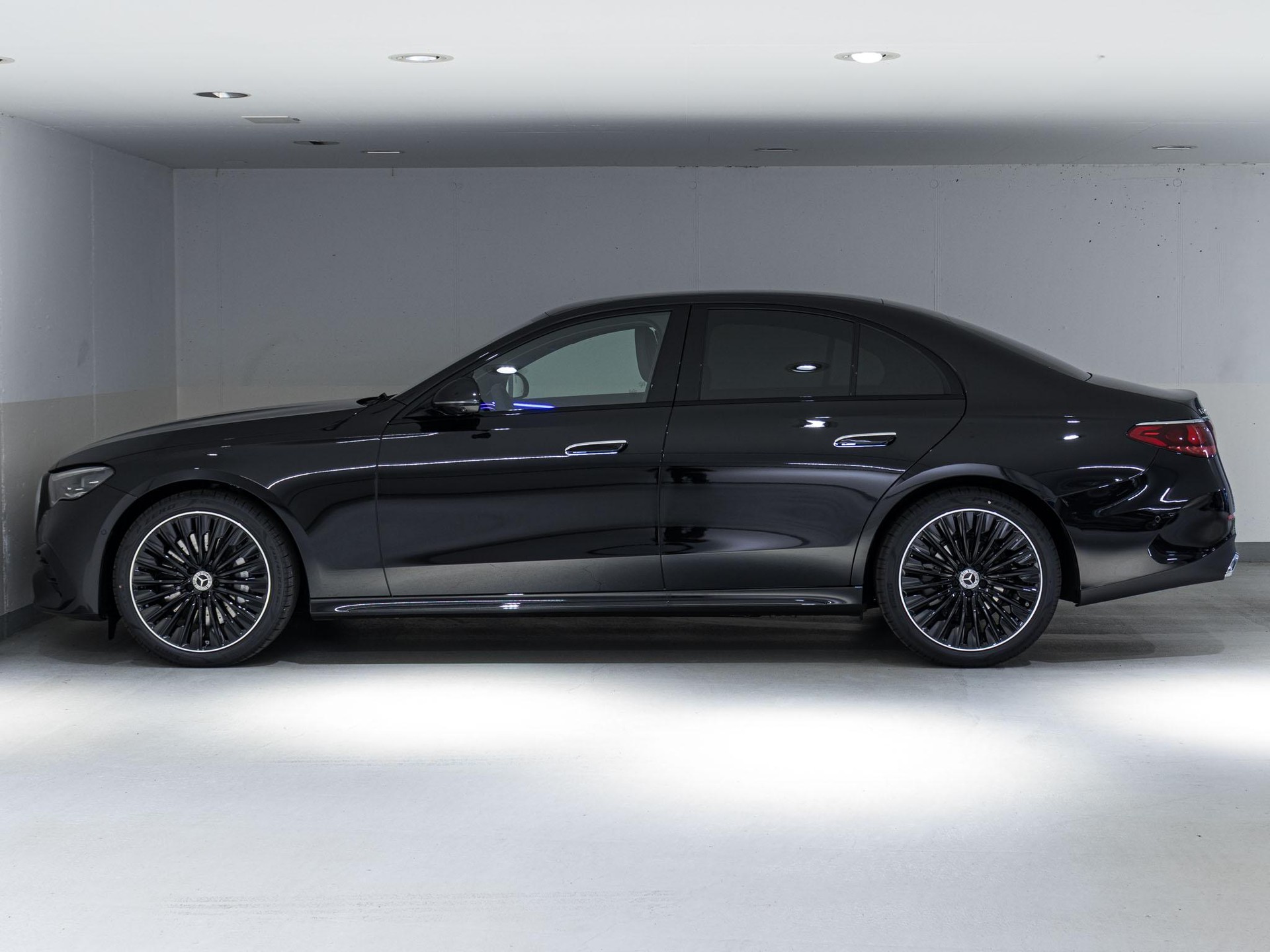 MERCEDES-BENZ E 220 d 4MATIC-image-4